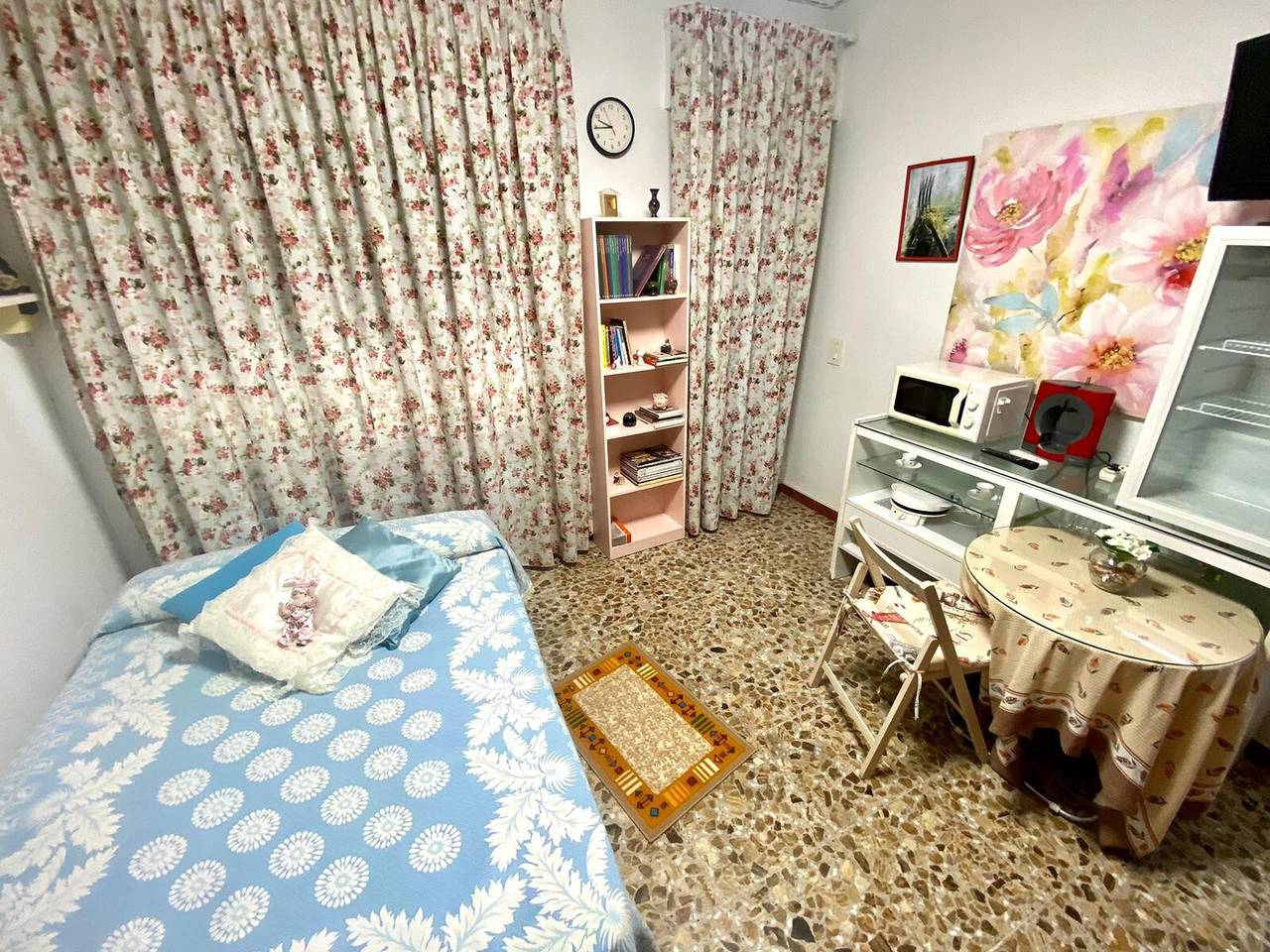Ganze Wohnung, Studio 'Alojamiento Ruizo' mit Bergblick, Gemeinschaftspool und Wlan in Lorca, Murcia Binnenland