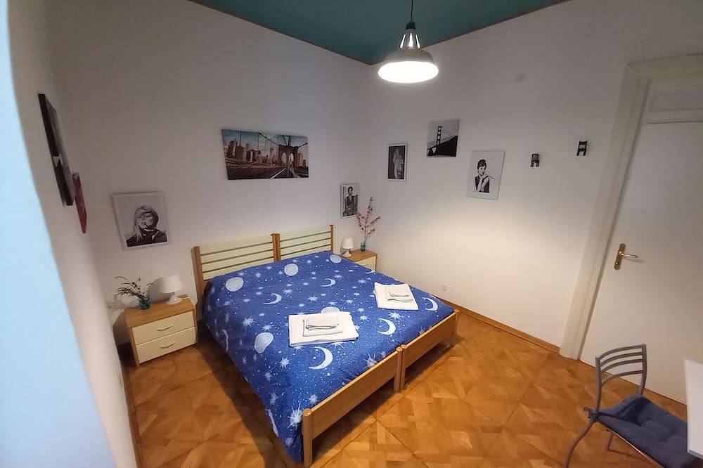 Ganze Wohnung, Among the charming historic buildings, the public garden, quiet apartment in Triest, Karst