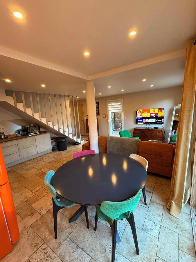 Villa pour 6 personnes, avec jacuzzi ainsi que piscine et jardin, animaux acceptés à Toulon - 4