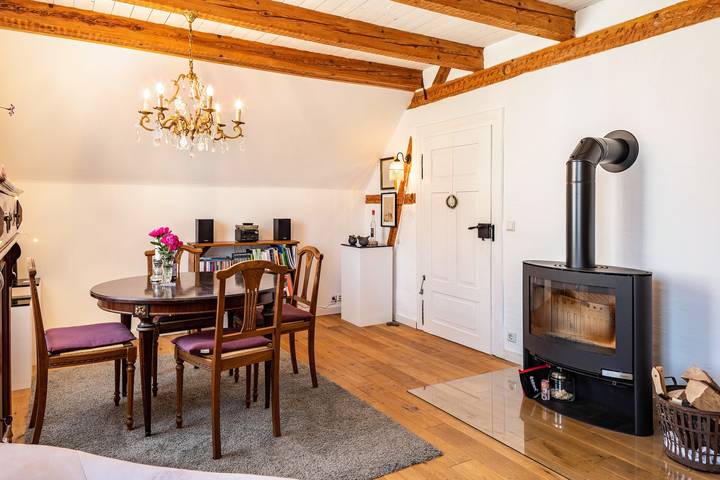Geheel appartement, Appartement 'Kleiner Hof Rosenrot' met eigen terras, gemeenschappelijke tuin en Wi-Fi in Endingen - Königschaffhausen, Endingen