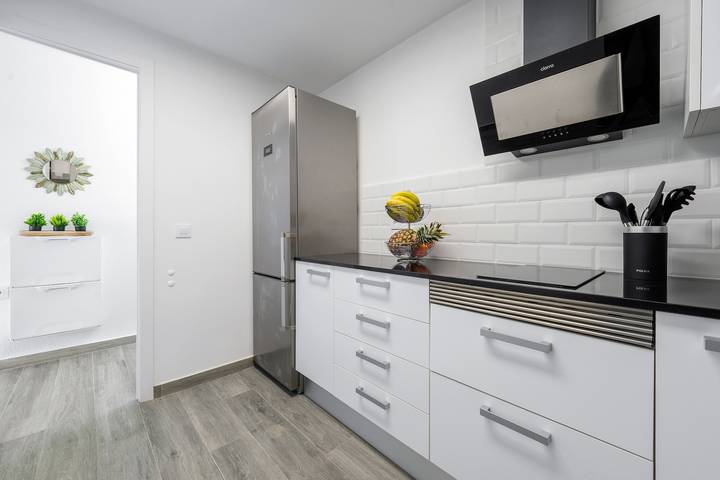 Apartamento entero, Apartamento 'Apartamento Moderno Soleado con vistas al mar, Wi-Fi y aire acondicionado in Torredembarra, Costa Dorada