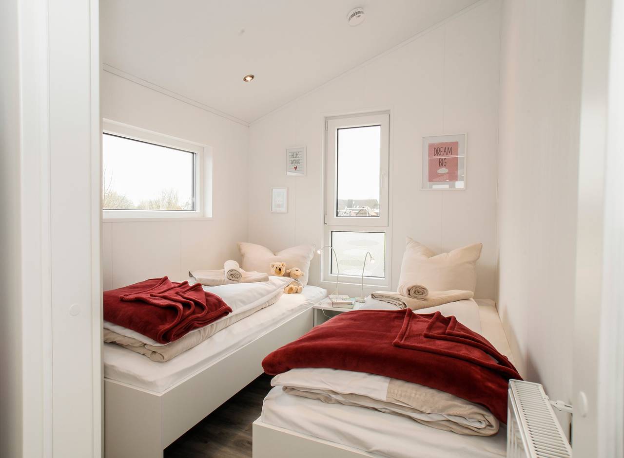 Holiday Home “Bungalow at Ferienhof Janssen” with Private Terrace, Garden & Wi-Fi in Wangerland, Nordseeküste