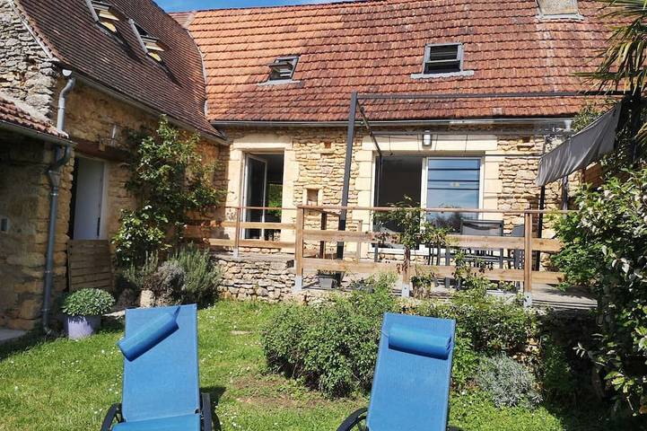 Location de vacances pour 8 personnes, avec jardin à Savignac-de-Miremont