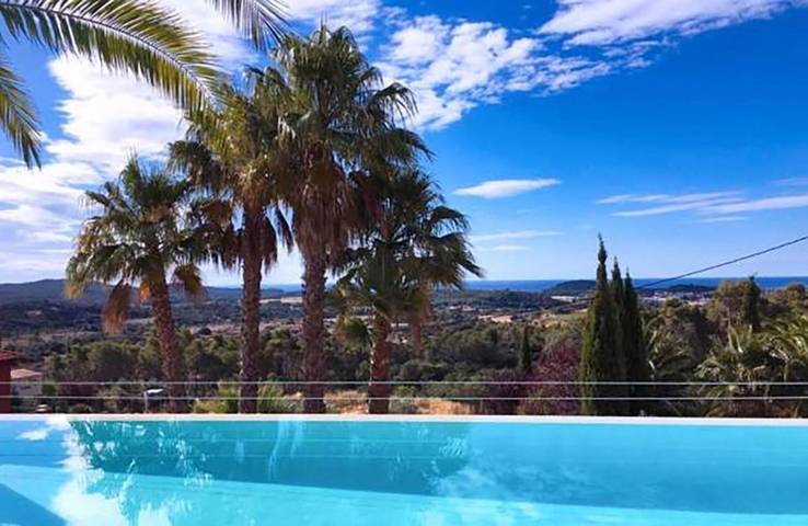 Location de vacances pour 6 personnes, avec piscine ainsi que jardin et vue à Vall-llobrega - 3