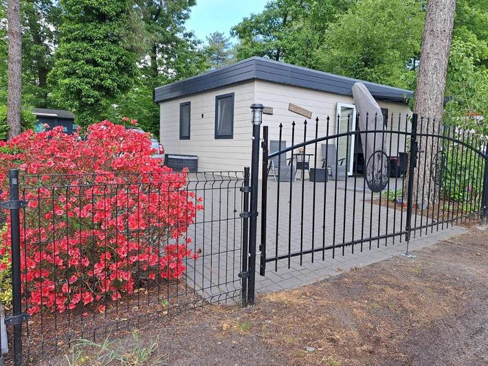 Chalet für 7 Personen, mit Terrasse und Garten sowie Pool