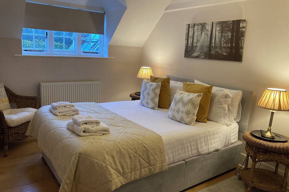 Wunderschöne Lage inmitten eines Waldes mit einfachem Zugang und in der Nähe von Burley in Burley, Hampshire