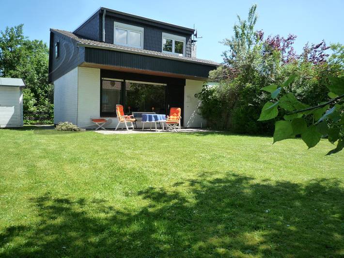 Ferienhaus Albatros Nr. 1 - Ferienhaus, 70 qm, 2 Schlafzimmer, Terrasse mit Garten, max. 4 Personen in Hooksiel, Wangerland
