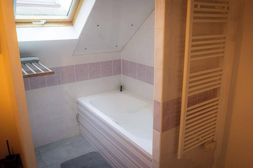 Ganze Wohnung, Bright loft ideal for family, friends or business stays in Troyes, Aube