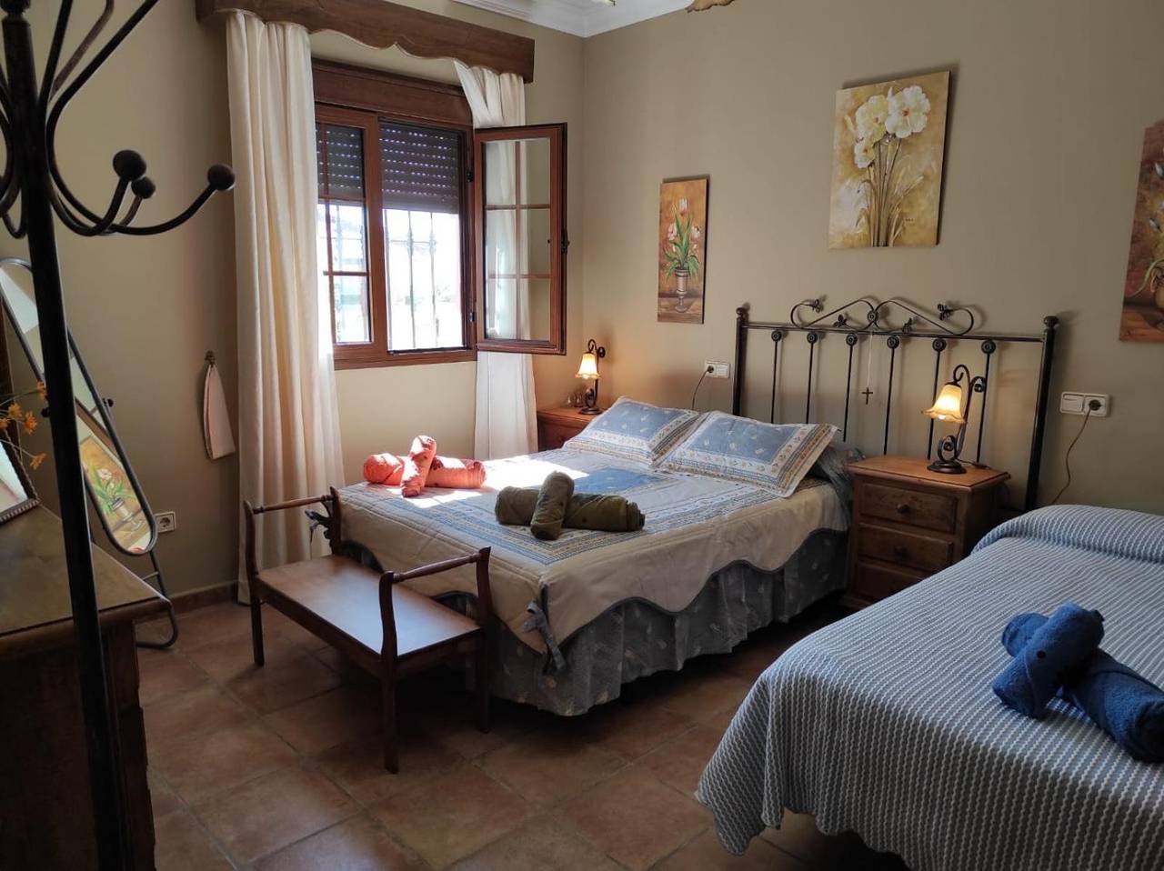 Appartement entier, Apartment 'Los Abuelos' with Mountain View, Wi-Fi and Air Conditioning in Setenil de las Bodegas, Pueblos Blancos