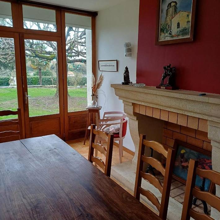 Gîte pour 2 personnes, avec vue et piscine à Montignac-Charente - 3