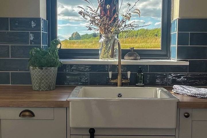 Peaceful Countryside Retreat in Northamptonshire with Wood Fired Hot Tub in Northamptonshire