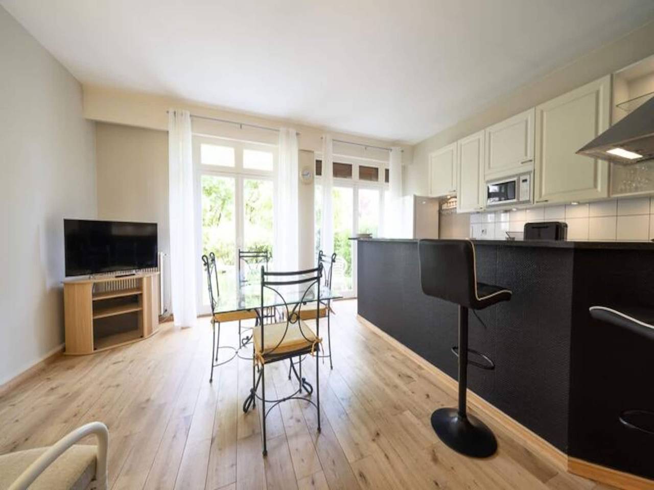 Entire apartment, Apartment in Hermitage with Private Garden in Étaples, Montreuil region