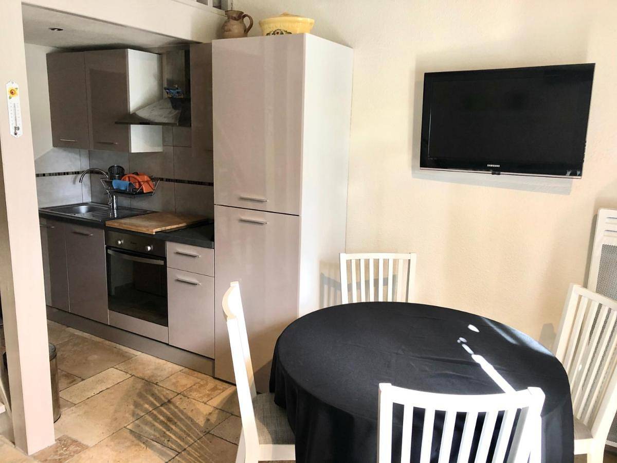 Two-Bedroom House in Forcalqueiret, Côte méditerranéenne (France)