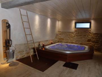 Maison de vacances pour 2 personnes, avec jacuzzi et piscine ainsi que jardin et sauna dans Rhône