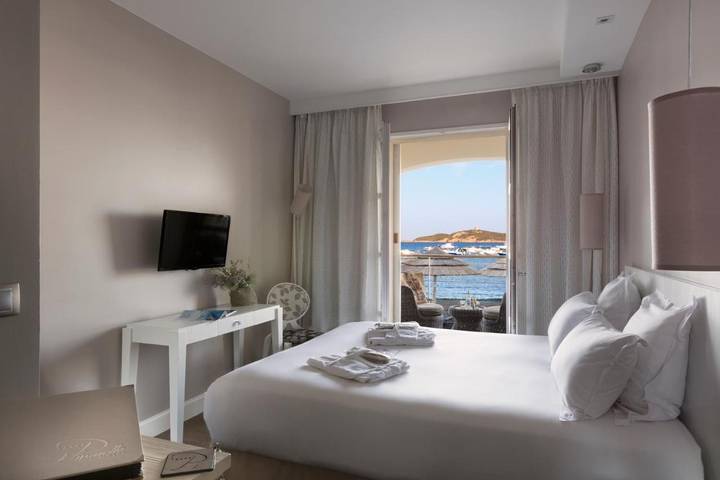 Hôtel pour 2 personnes, avec piscine ainsi que terrasse et vue dans Plage de Pinarello - 2