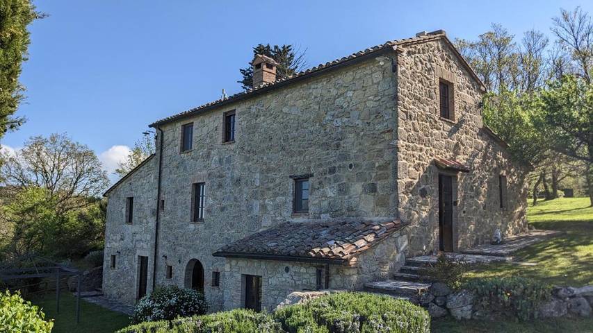 Appartamento per 3 persone, con giardino e piscina nonché panorama in Sarteano