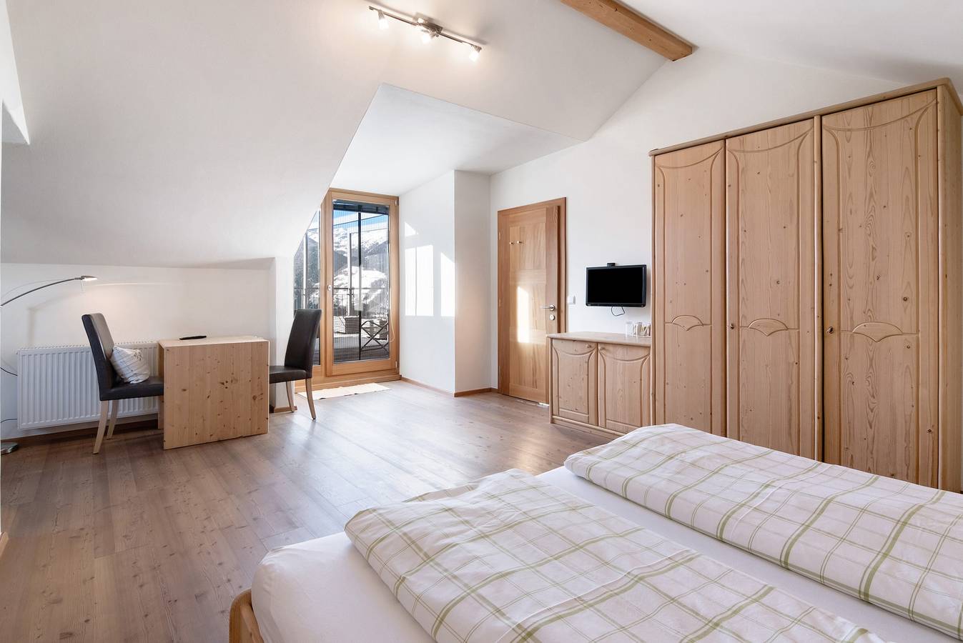 Room 'Mairhof Acht Gipfel' with Mountain View, Private Terrace and Shared Garden in Schluderns, Saldurkamm