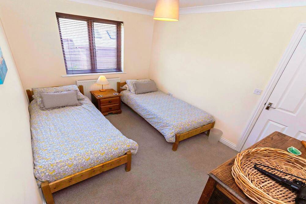 Oysters | Sleeps 6 | Modern Villa & Dog Friendly in Braunton, Devon
