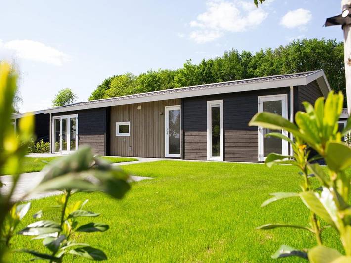 Chalet voor 4 personen, with terras and tuin as well as zwembad, met huisdier in Veldhoven