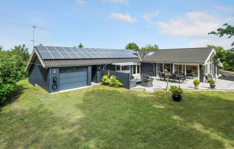 Ferieudlejning for 8 personer, med terrasse i Røsnæs