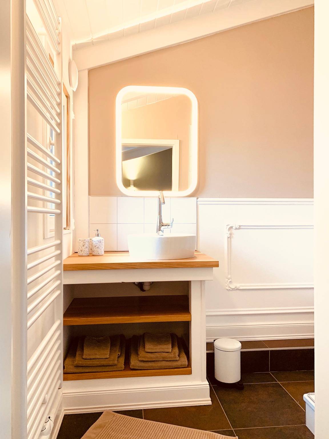 Ganze Ferienwohnung, Rosenhof-Lodge balcony suite green in Hanerau-Hademarschen, Rendsburg-Eckernförde