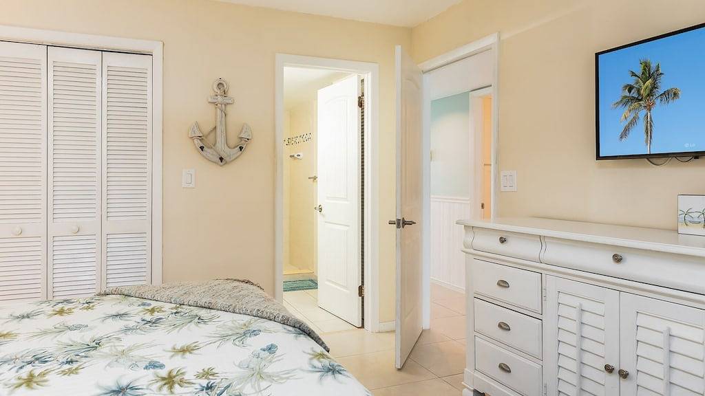 Ganze Wohnung, Erleben Sie Island Living ☼ Epische Ansichten ☼ Pool & Cabana Bar + Wifi in Tavernier, Monroe County