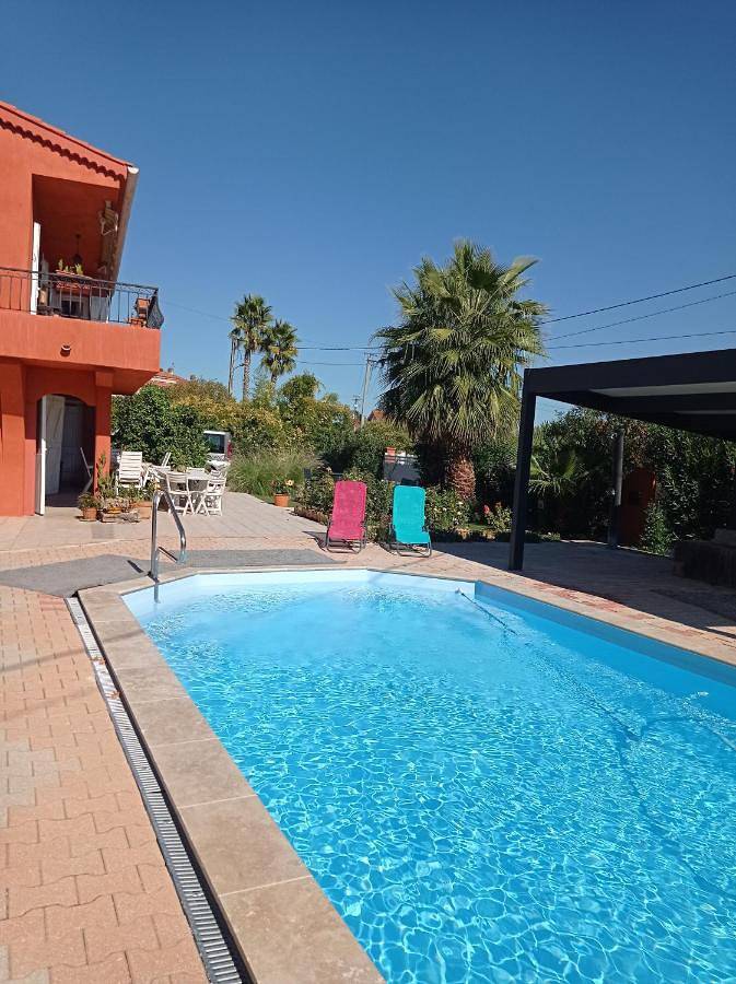 Appartement de vacances pour 4 personnes, avec jacuzzi ainsi que terrasse et piscine