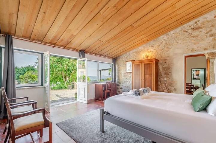 Location de vacances pour 6 personnes, avec piscine ainsi que balcon et jardin dans Barroselas