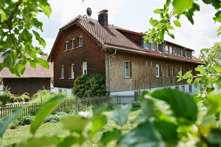 Hotel für 4 Personen, mit Terrasse und Garten sowie Sauna und Ausblick in Dipperz