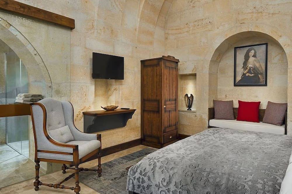 Cappadocia Cave Escape – Historic Hideaway with Modern Comforts! in Mustafapaşa, Parc National de Göreme