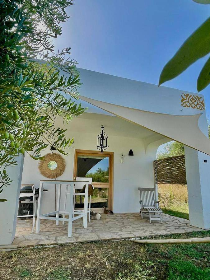 Bungalow para 3 personas, con vistas además de piscina y jardín en Provincia de Cádiz