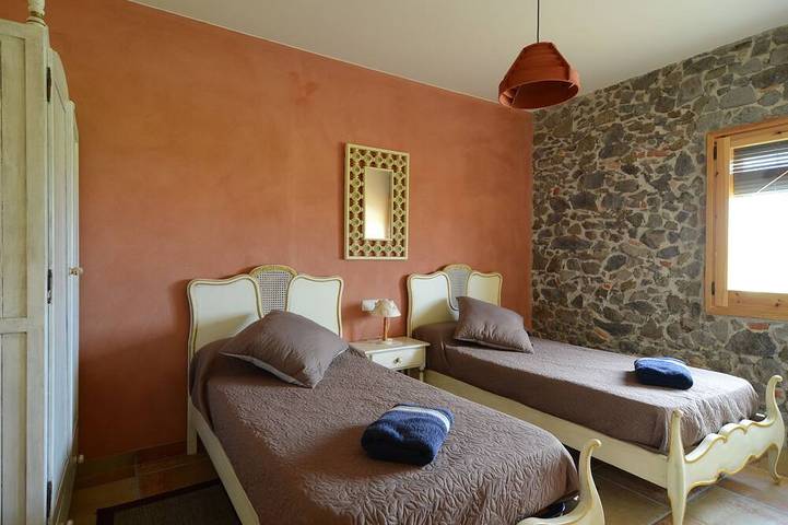 Gîte pour 23 personnes, avec jardin, animaux acceptés à Sils - 2