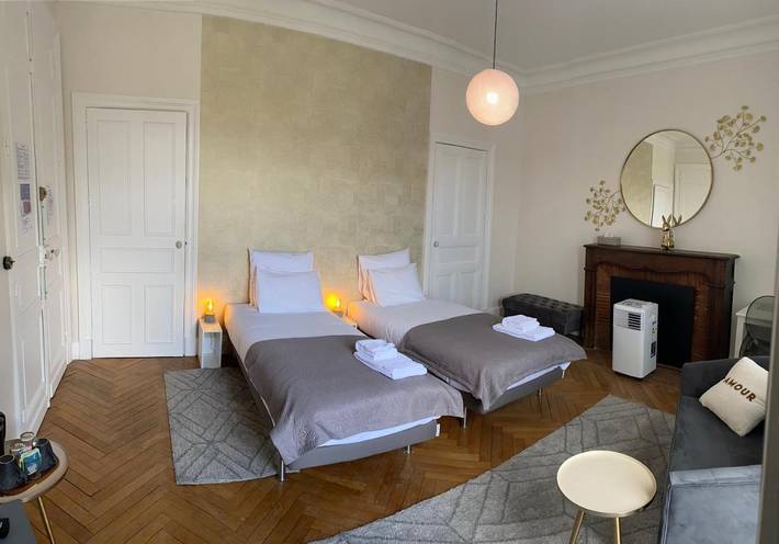 Maison d’hôte pour 2 personnes, avec piscine ainsi que jardin et vue