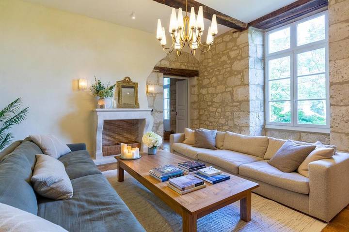 Location de vacances pour 14 personnes, avec vue ainsi que jardin et piscine dans Rayet - 2