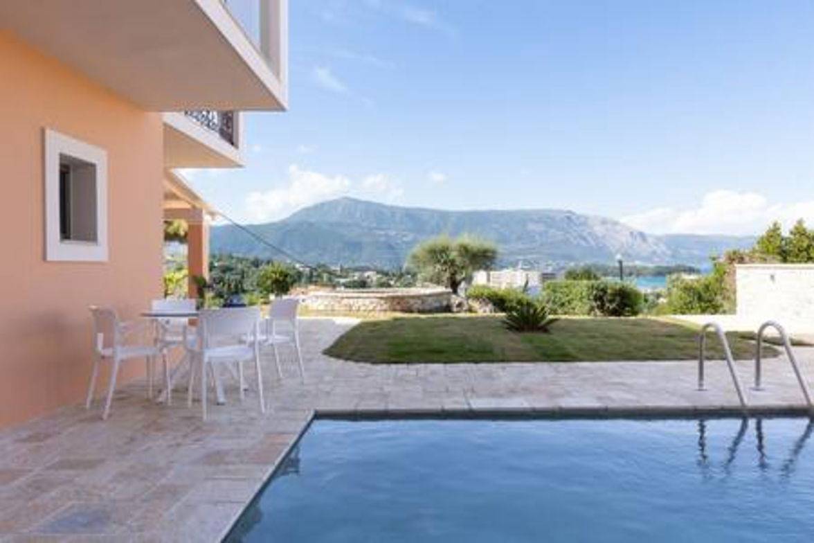 Ολόκληρο το διαμέρισμα, Onore Lake Suite & pool | Dasia in Δασσιά, Κέρκυρα