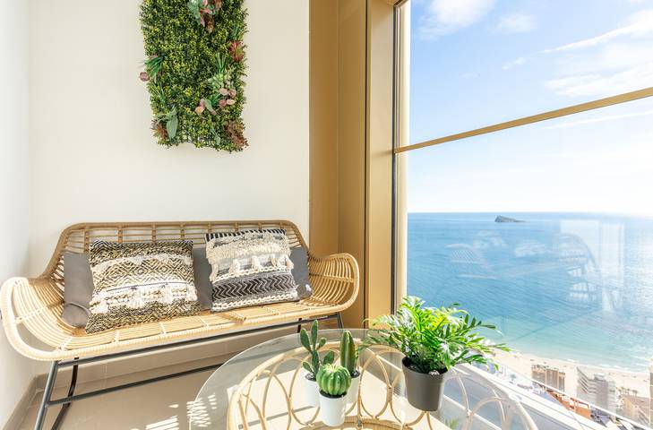 Ferienwohnung für 4 Personen, mit Pool und Garten sowie Meerblick in Benidorm