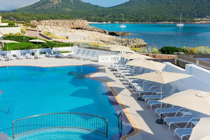 Hotel für 3 Personen, mit Balkon und Terrasse sowie Pool und Ausblick in Cala Agulla - 2