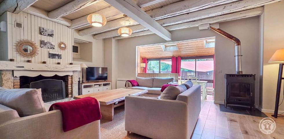 Gîte pour 10 personnes, avec Terrasse ainsi que Jardin et Vue à Cadéac