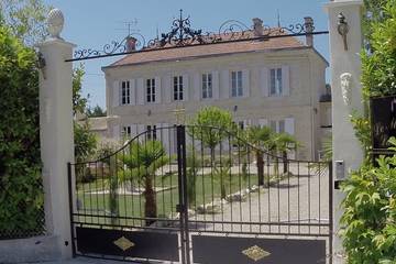 Gîte pour 22 personnes, avec jardin à Queyrac