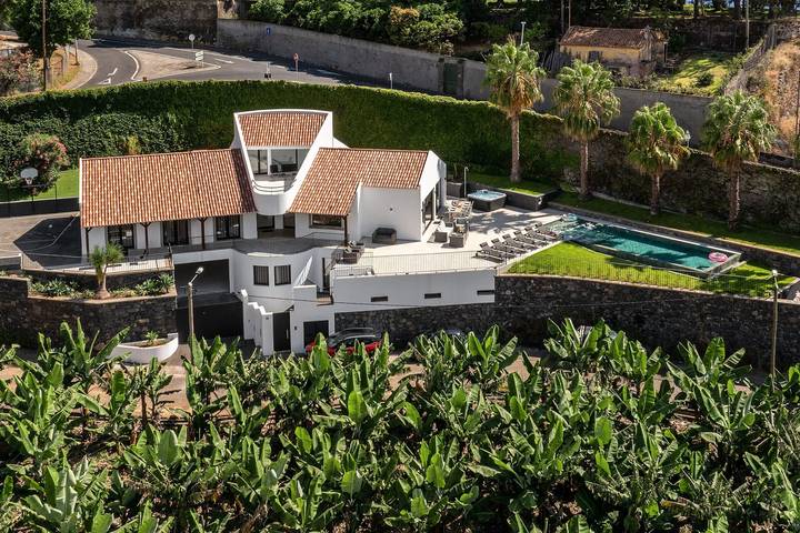 Villa para 8 pessoas, com jardim e jacuzzi e ainda piscina, adaptado a crianças no Funchal