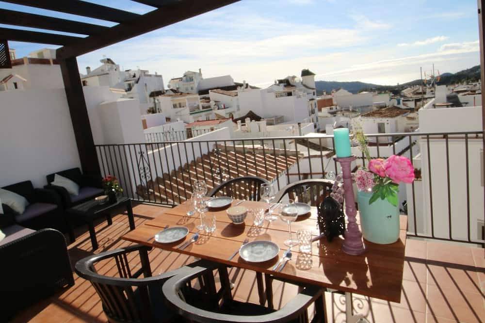 Estupenda casa con la mejor terraza en la azotea y vistas in Ojén, Sierra de las Nieves