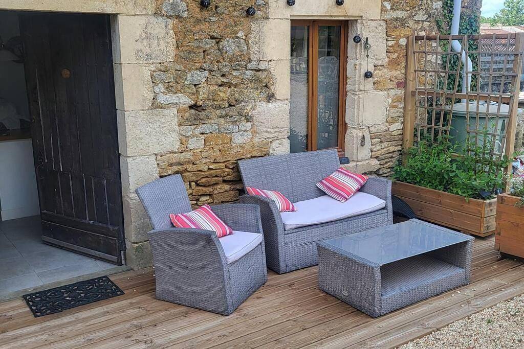 Courtyard cosy cottage in Bazoges-en-Pareds, Fontenay-le-Comte