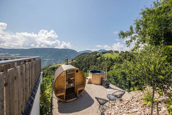 Ganze Wohnung, Ferienwohnung "Thalerhof Sancta Sebastianus" mit Bergblick, Garten & Wlan in Unterinn, Ritten