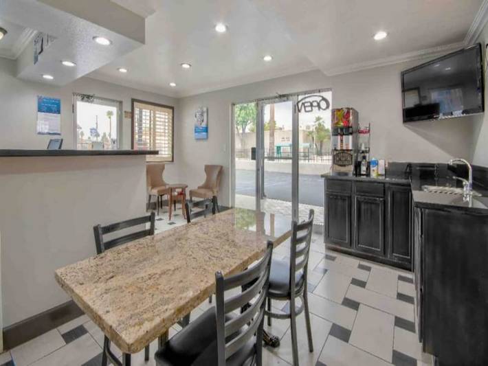 Ganze Wohnung, 2 Queensize-Betten | Nichtraucherzimmer, Kühlschrank in San Bernardino, San Bernardino County