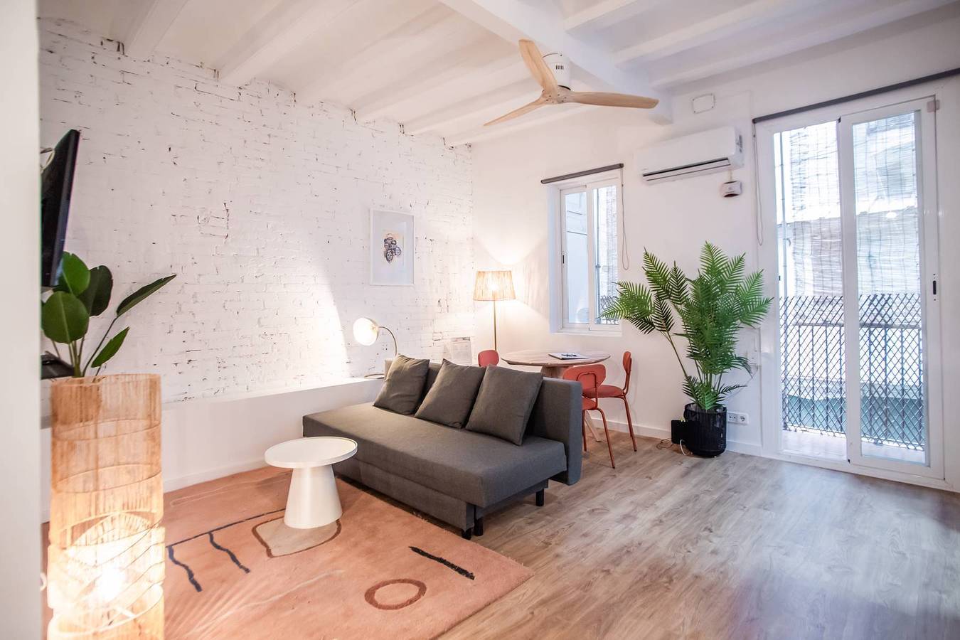 Apartamento entero, 44Poc1062 - Studio newly decorated in Poble Sec in Centro Barcelona, Barcelona
