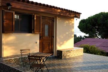 Location de vacances pour 2 personnes, avec jardin dans Carystos