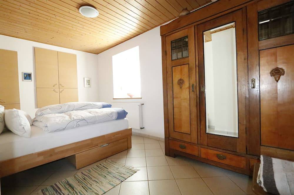 Ganze Wohnung, Gemütliche Ferienwohnung mit Sonnenterrasse & kostenfreiem Wlan in Tauberbischofsheim, Taubertal