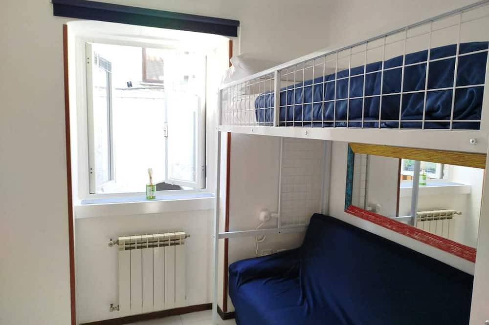 Ganze Wohnung, Historic apartment on Avenue in Triest, Karst