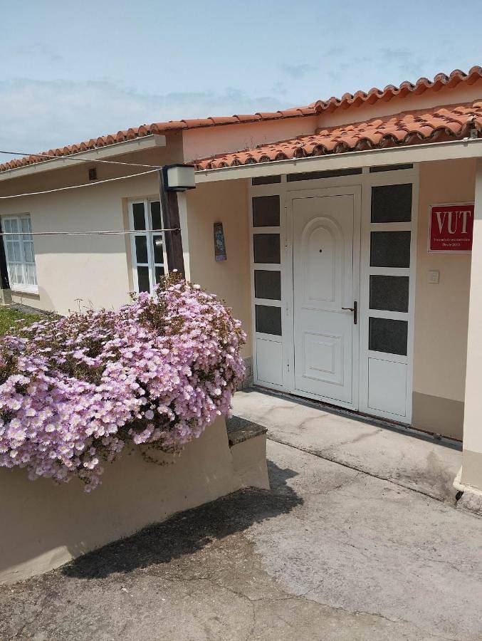 Location de vacances pour 4 personnes, avec jardin ainsi que vue sur le lac et vue à Ferrol - 2