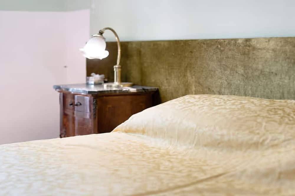 Ganze Wohnung, Familiensuite mit Kamin und Terrasse in Villa mit Park–Lago di Varese in Varese, Varese Provinz
